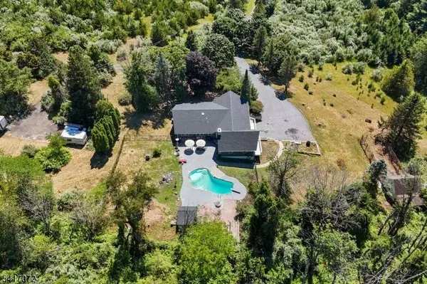 2 Rossi Dr, Clinton Twp., NJ 08809