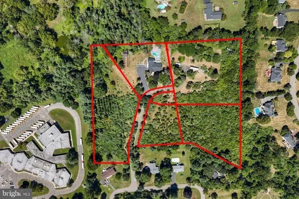 2 ROSSI DR, Clinton, NJ 08809