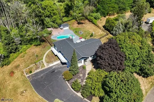 2 Rossi Dr, Clinton Twp., NJ 08809
