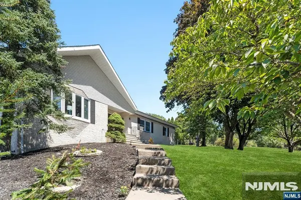2 Rossi DR, Clinton Twp, 08809