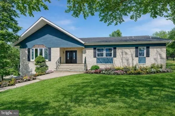 2 ROSSI DR, Clinton, NJ 08809