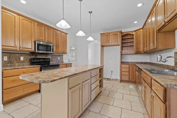 7218 Lazy Brook CT, Ooltewah, TN 37363