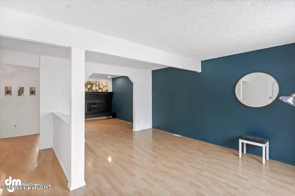 304 Deerfield DR, Anchorage, AK 99515