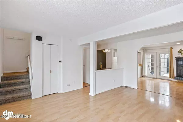 304 Deerfield DR, Anchorage, AK 99515