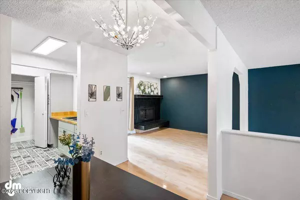 304 Deerfield DR, Anchorage, AK 99515