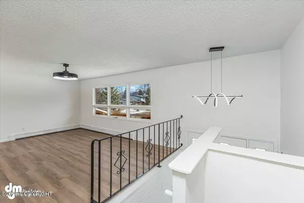 1718 Diomede ST, Anchorage, AK 99504