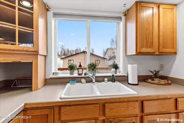 4651 Grumman ST, Anchorage, AK 99507