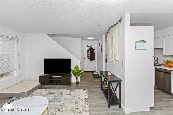 7410 Bearfoot CIR, Anchorage, AK 99502