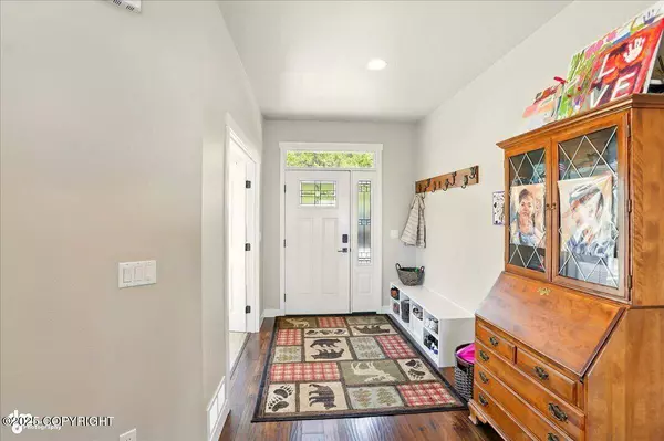 10380 Honey Bear LN, Anchorage, AK 99516