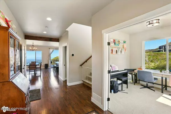 10380 Honey Bear LN, Anchorage, AK 99516