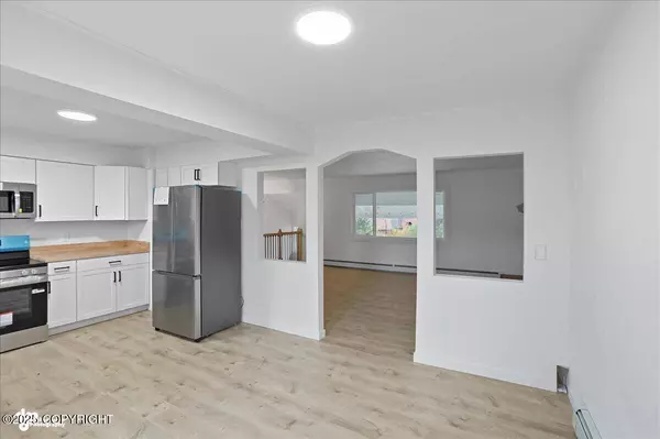 3305 Briarcliff DR, Anchorage, AK 99508