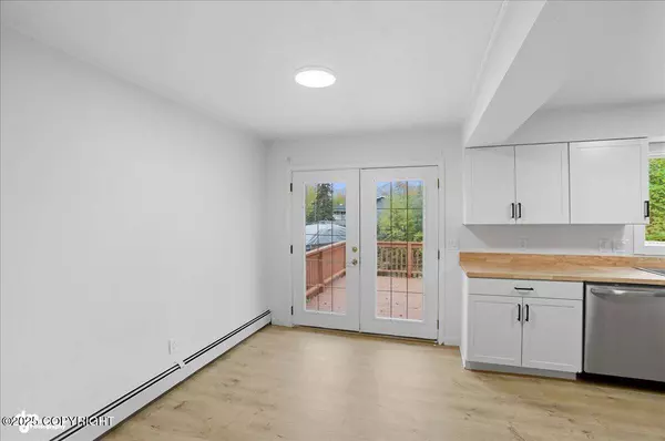 3305 Briarcliff DR, Anchorage, AK 99508