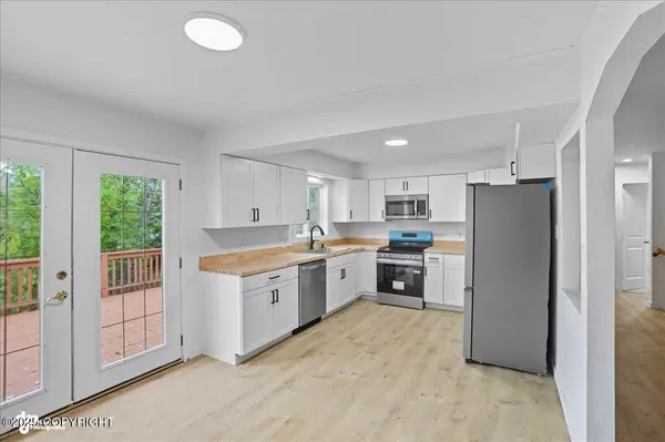 3305 Briarcliff DR, Anchorage, AK 99508