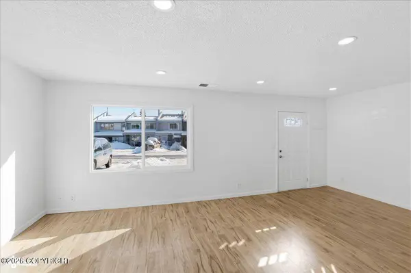 1251 Elegante LN, Anchorage, AK 99501