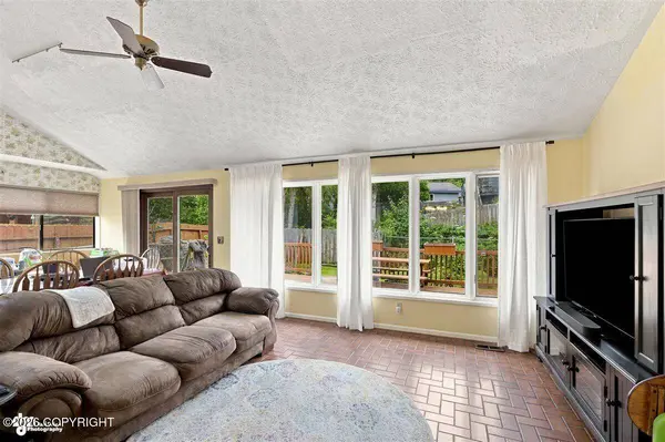 8380 Pioneer DR, Anchorage, AK 99504