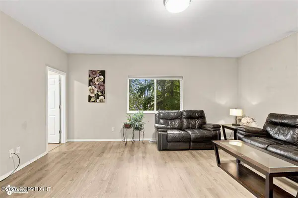 12355 Gregg LN, Anchorage, AK 99515