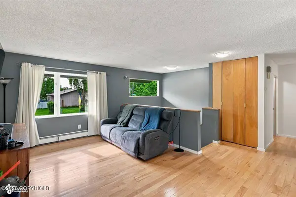 3511 Scarlet PL, Anchorage, AK 99517
