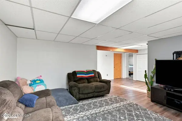 3511 Scarlet PL, Anchorage, AK 99517