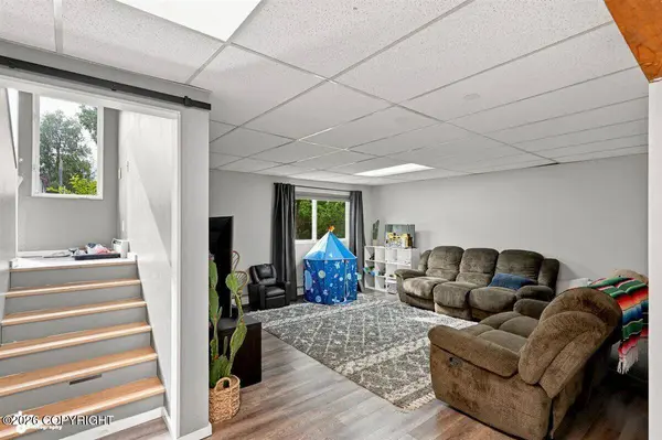 3511 Scarlet PL, Anchorage, AK 99517