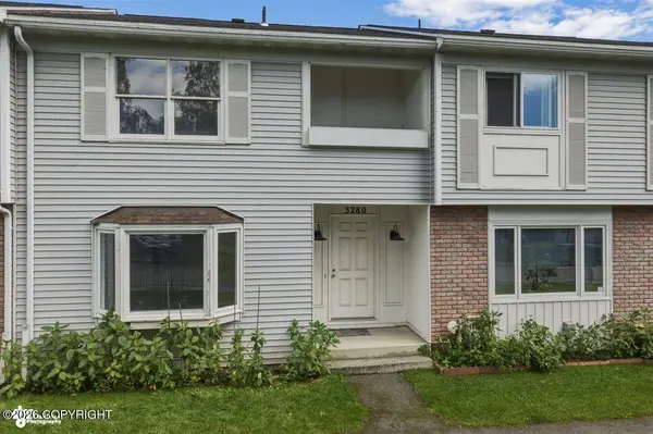 3280 Montclaire CT