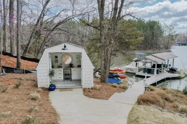 16414 Moneta RD, Moneta, VA 24121