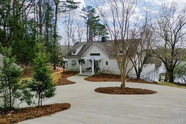 16414 Moneta RD, Moneta, VA 24121