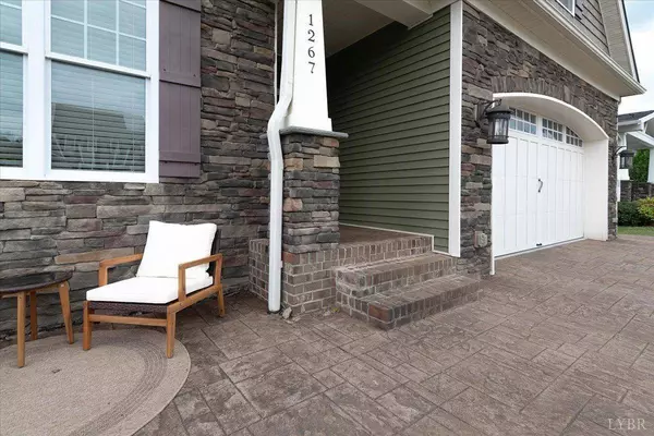 1267 Helmsdale DR, Forest, VA 24551