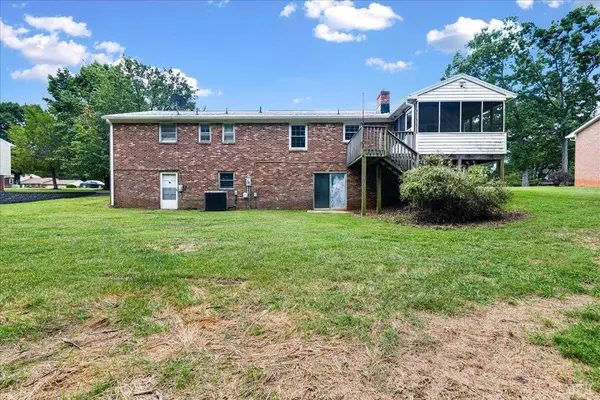 225 Lynview DR, Lynchburg, VA 24502