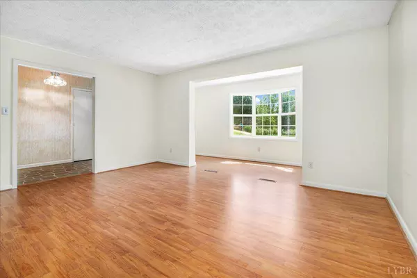 225 Lynview DR, Lynchburg, VA 24502