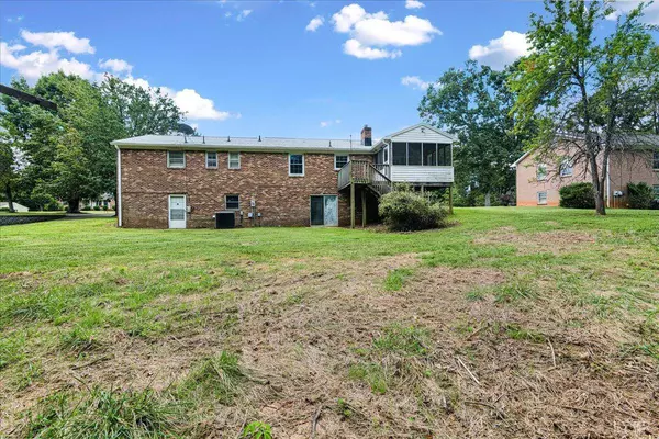 225 Lynview DR, Lynchburg, VA 24502