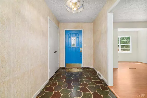 225 Lynview DR, Lynchburg, VA 24502