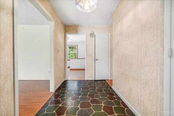 225 Lynview DR, Lynchburg, VA 24502