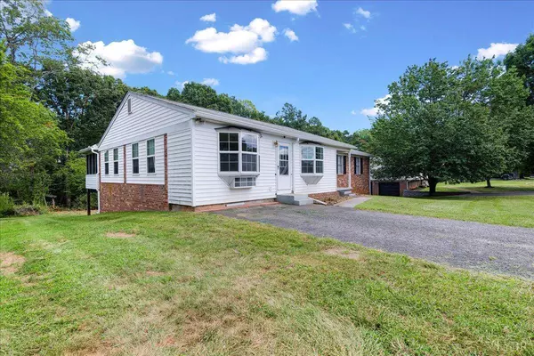 225 Lynview DR, Lynchburg, VA 24502