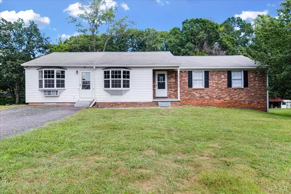 225 Lynview DR, Lynchburg, VA 24502