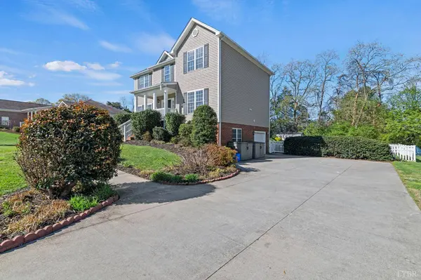 1164 Majestic Oaks DR, Forest, VA 24551