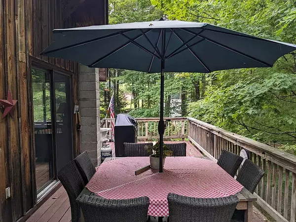 140 Vincent Egan Rd, Bomoseen, VT 05732-9677