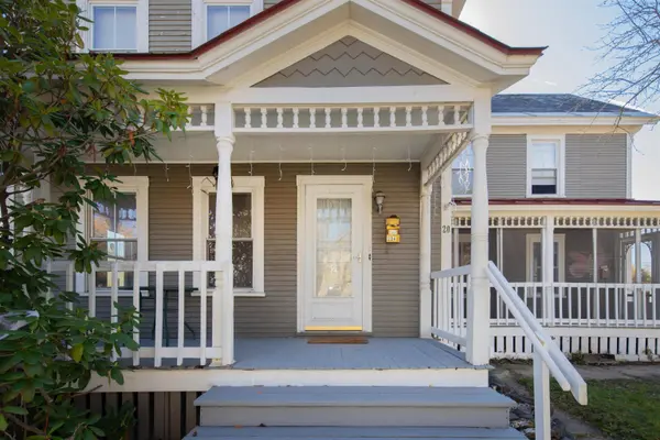 20 Curtis AVE