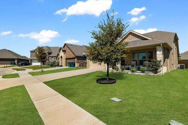 457 Silverstone Drive, Waxahachie, TX 75165