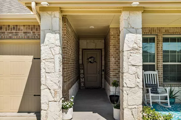 457 Silverstone Drive, Waxahachie, TX 75165