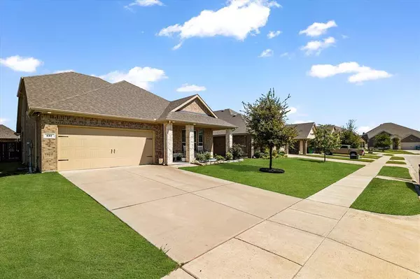 457 Silverstone Drive, Waxahachie, TX 75165