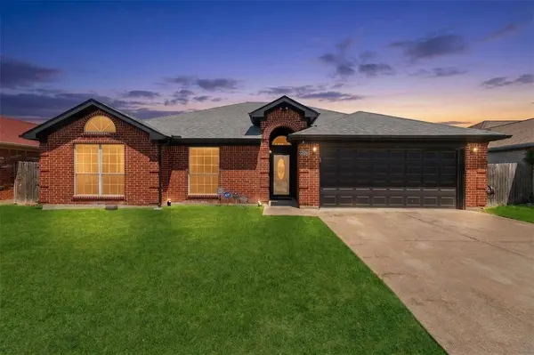 2106 Hickory Wood Trail, Arlington, TX 76018