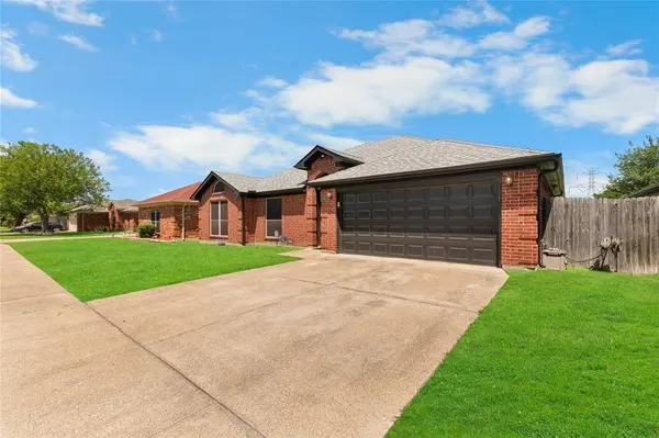 2106 Hickory Wood Trail, Arlington, TX 76018