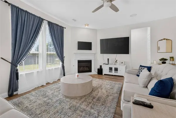7223 Fallen Crest Lane, Arlington, TX 76001