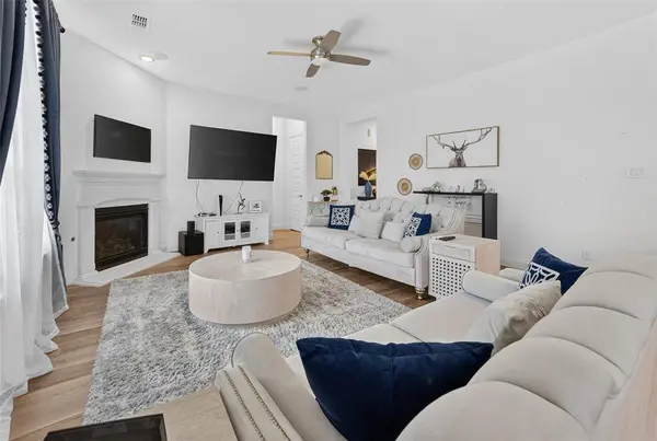 7223 Fallen Crest Lane, Arlington, TX 76001