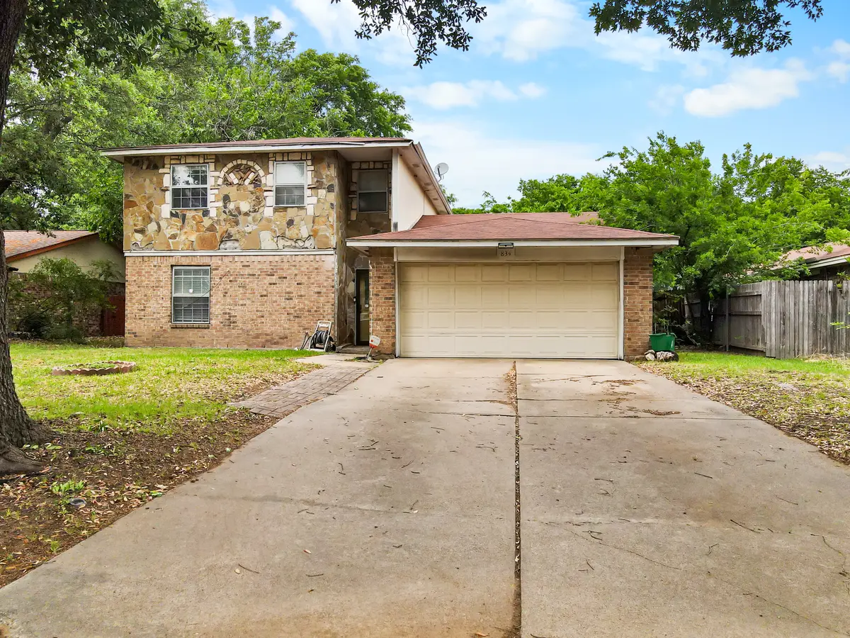 834 Brian Dr, Grand Prairie, TX 75052-6537