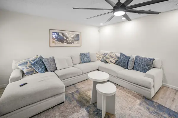 834 Brian Dr, Grand Prairie, TX 75052-6537
