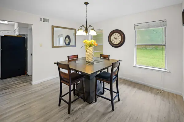 834 Brian Dr, Grand Prairie, TX 75052-6537