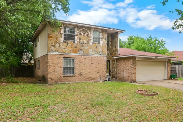 834 Brian Dr, Grand Prairie, TX 75052-6537