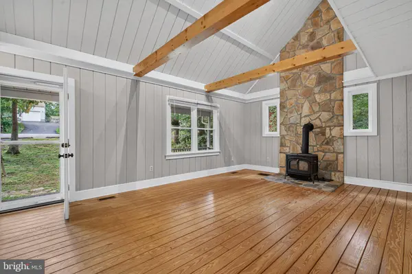 5 HUNTINGTON DR, Fredericksburg, VA 22405