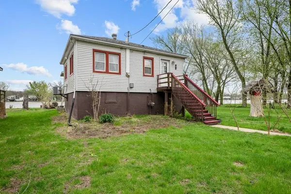 3213 South Shore DR, Moline, IL 61265